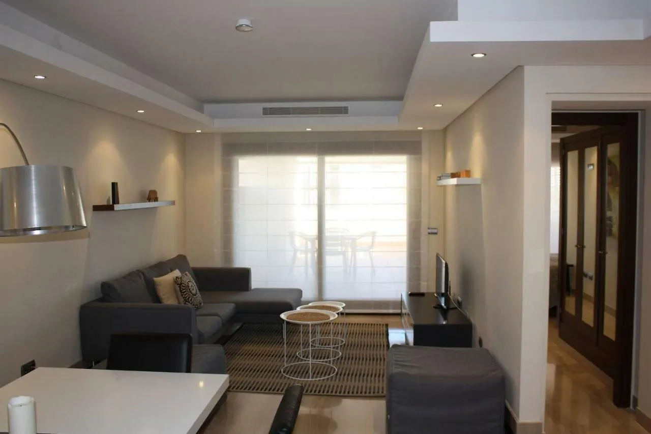 107 - Two-Bedroom Beach Apartment إِستيبونا إسبانيا