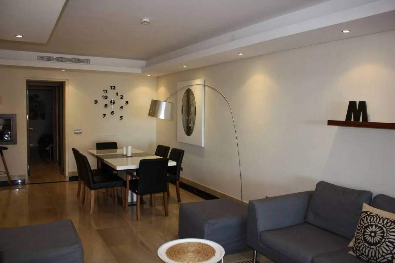 107 - Two-Bedroom Beach Apartment إِستيبونا