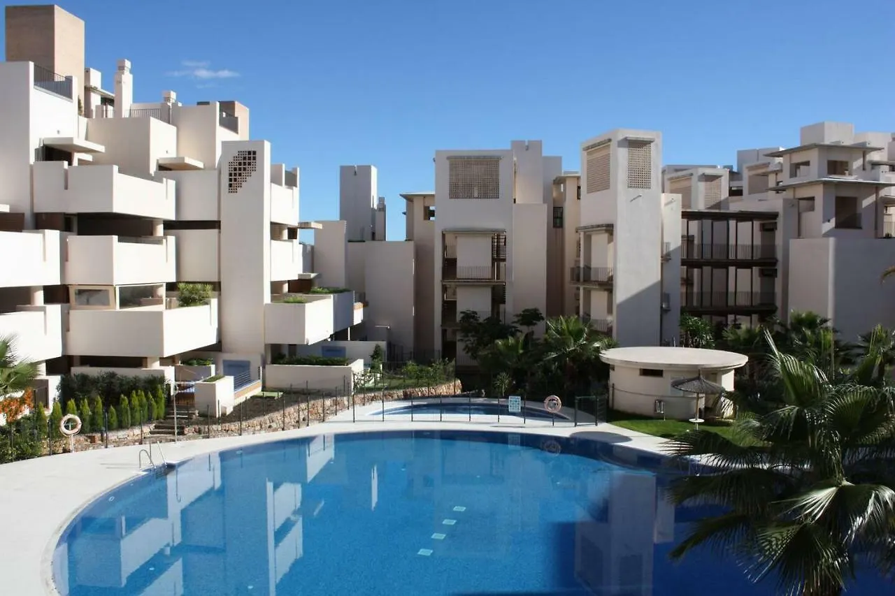 107 - Two-Bedroom Beach Apartment إِستيبونا