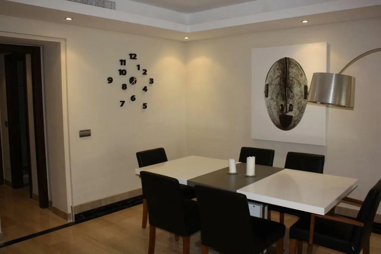 107 - Two-Bedroom Beach Apartment إِستيبونا