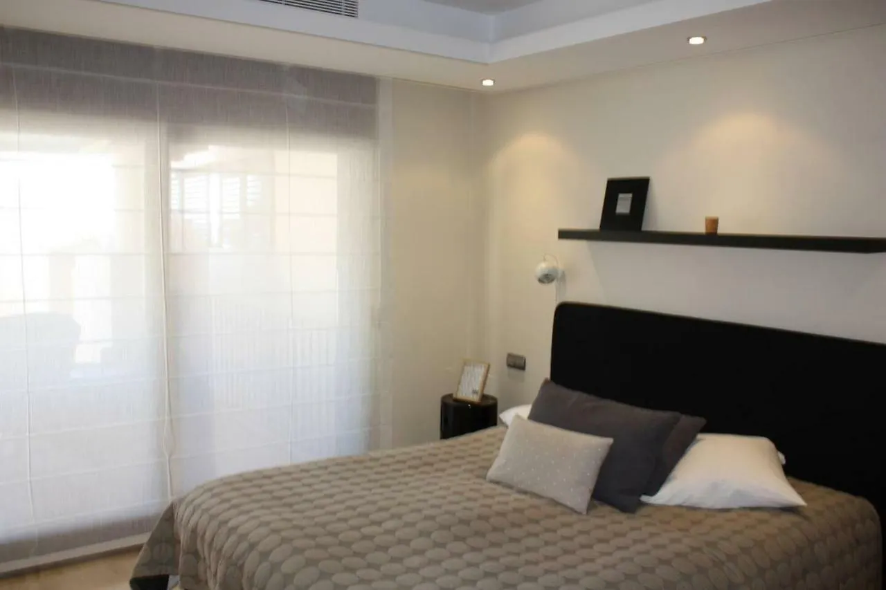 107 - Two-Bedroom Beach Apartment إِستيبونا إسبانيا
