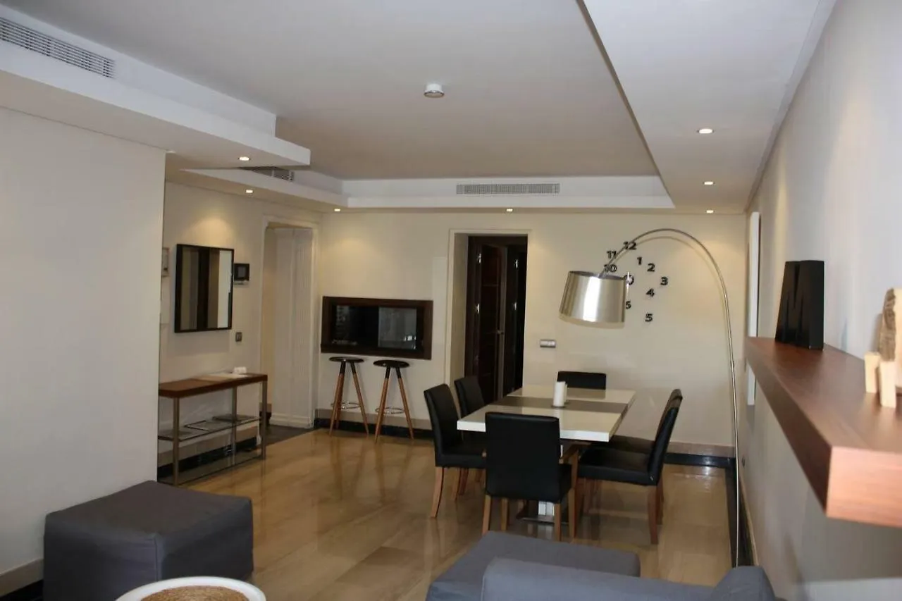 107 - Two-Bedroom Beach Apartment إِستيبونا